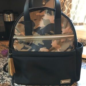 Skip hop camo and black diaper bag